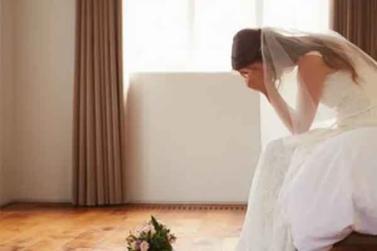 Ngày tôi theo chồng, bà ngoại mở túi tặng một thứ mà tôi khóc ròng
