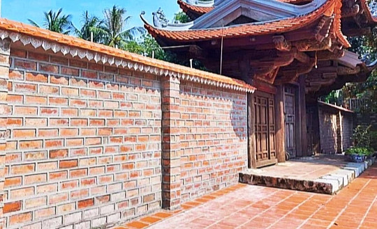 Tường gạch mộc ở di tích quốc gia chùa Kim Liên bất ngờ bị đập bỏ, xây mới