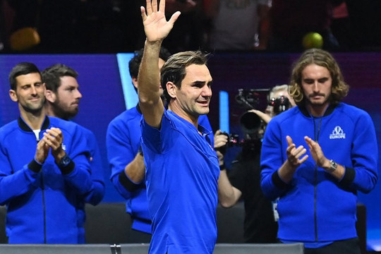 Roger Federer khóc nức nở ngày giã từ sự nghiệp