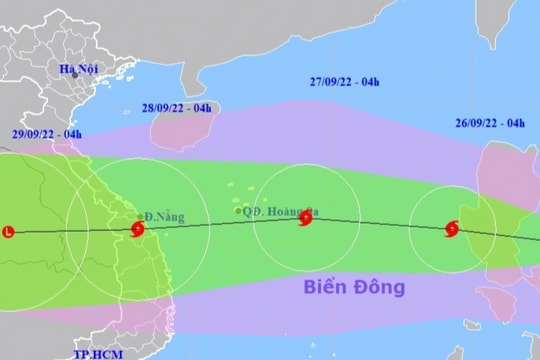 Bão Noru đang ở cường độ rất mạnh, sắp vào Biển Đông