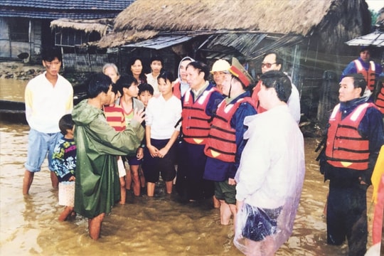 Nguyên Bộ trưởng Bộ NN&PTNT Lê Huy Ngọ: “Thích ứng hài hòa với thiên nhiên để phát triển bền vững”