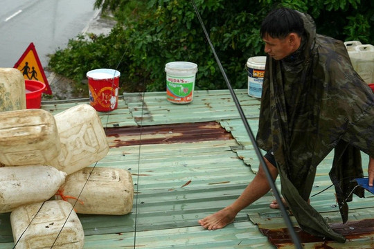 ‘Người dân không cần lực lượng cứu trợ nếu chủ động đón bão’