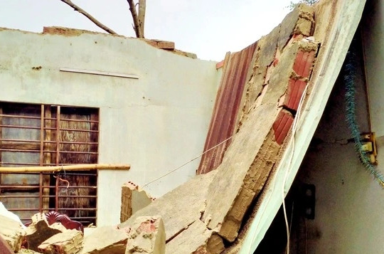57 người bị thương, 3.300 ngôi nhà sập, hư hỏng do bão Noru