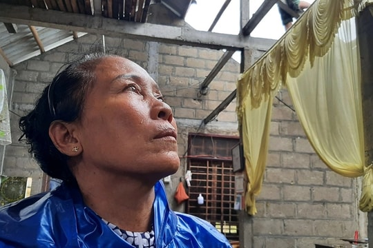 "Tối qua chúng tôi đi sơ tán, sáng nay về nhà cửa đã tan hoang"