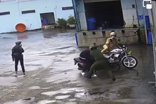 Tạm đình chỉ tổ công tác trong clip 'cảnh sát đánh 1 thiếu niên' ở Sóc Trăng
