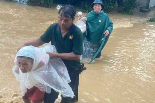 Mưa như trút nước, sạt lở, ngập lụt nhiều nơi tại Nghệ An