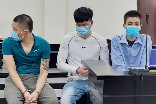 Đánh gục thanh niên trên phố Hà Nội, 3 bị cáo lĩnh 39 năm tù