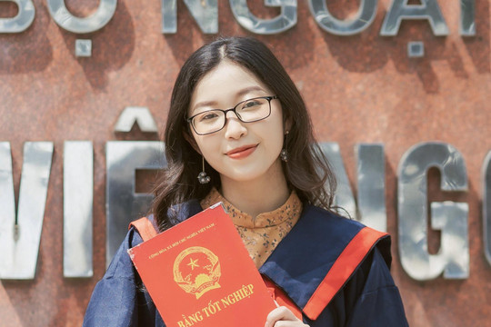 Cô gái Sóc Trăng ‘Bắc tiến’, tốt nghiệp thủ khoa Học viện Ngoại giao