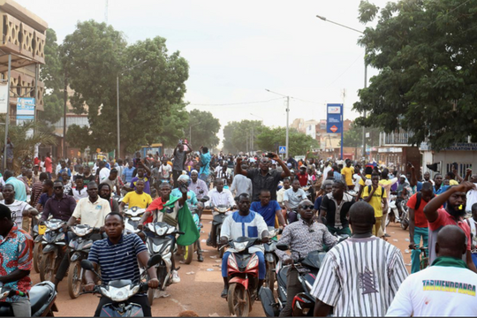 Đại sứ quán Pháp bị đốt sau cuộc đảo chính ở Burkina Faso
