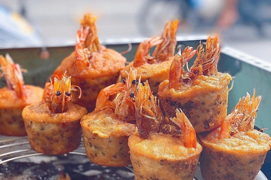 Dạo bến Ninh Kiều, thưởng thức đặc sản bánh cóng