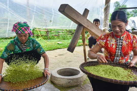 Độc đáo món "rang 4 lửa, giã 10 lần" của người Thái ở Tây Bắc