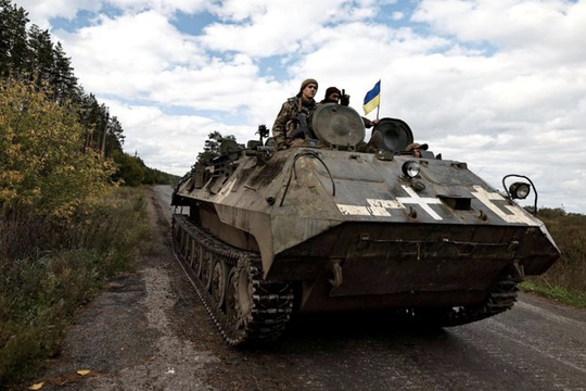 Ukraine tuyên bố chọc thủng tuyến phòng thủ của Nga ở miền Nam, tiến xa ở miền Đông