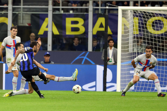 Barca phơi áo trước Inter: Thủ kém, công cùn