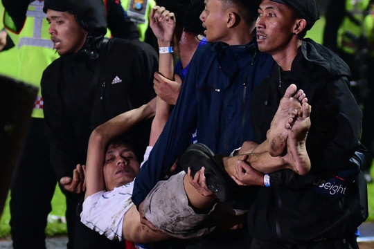 FIFA ra phán quyết vụ bạo loạn ở bóng đá Indonesia