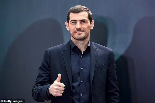 SỐC: ‘Thánh’ Iker Casillas công khai là người đồng tính