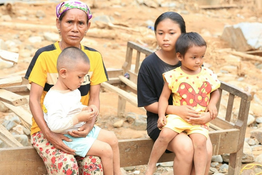 Lũ quét kinh hoàng ở Nghệ An: Hơn 200 người lang thang ở nhờ
