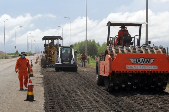Sở GTVT Phú Yên nói gì về việc đến mùa mưa mới sửa chữa quốc lộ?