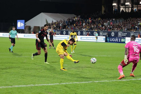 Truyền thông Đông Nam Á lên "cơn sốt" với bàn thắng của Quang Hải tại Pháp