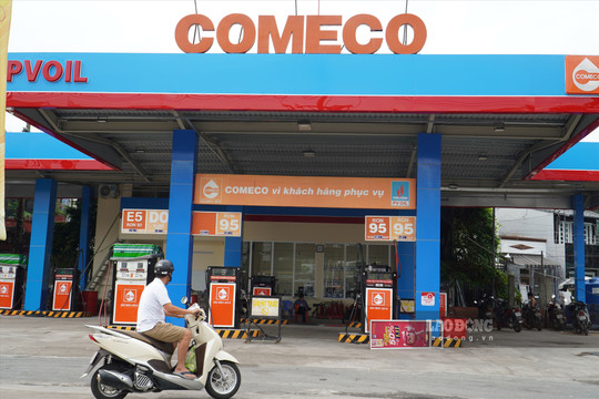 Cửa hàng xăng ở TPHCM: Nơi hết hàng, nơi chỉ bán 40.000 đồng/xe máy
