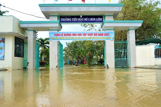 Ba địa phương cho học sinh tạm nghỉ do triều cường, ngập lụt