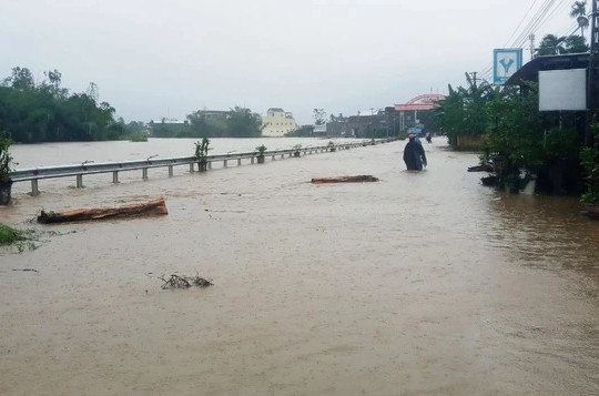 Nhiều tỉnh miền Trung tiếp tục mưa to