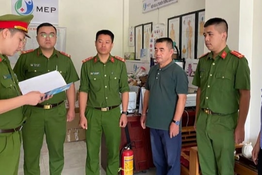 Bắt nguyên Phó giám đốc Công ty cổ phần dâu tằm tơ Mộc Châu