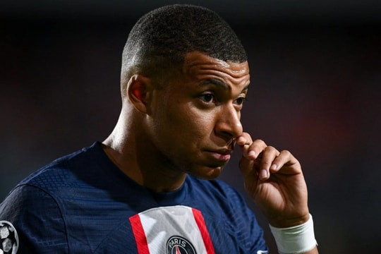 Mbappe lại bất mãn, công khai chỉ trích HLV trưởng PSG