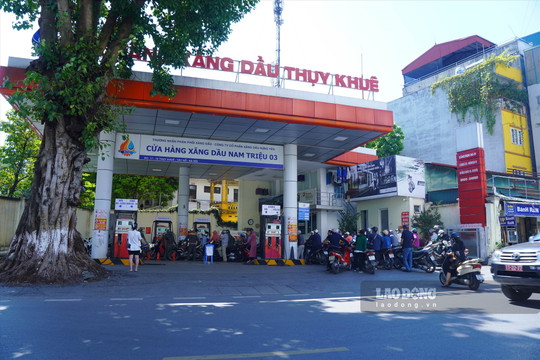 Nhiều cây xăng ở Hà Nội bán cầm chừng trước kỳ điều chỉnh giá