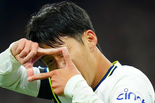 Son Heung Min tỏa sáng, Tottenham "nở nụ cười" trong cơn mưa bàn thắng
