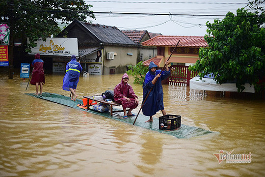 Áp thấp nhiệt đới khả năng thành bão, miền Trung nguy cơ ngập lụt nhiều nơi