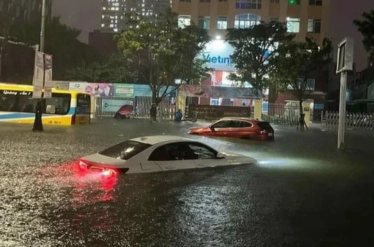 Vì sao Đà Nẵng phải hứng chịu trận mưa lớn kinh hoàng?