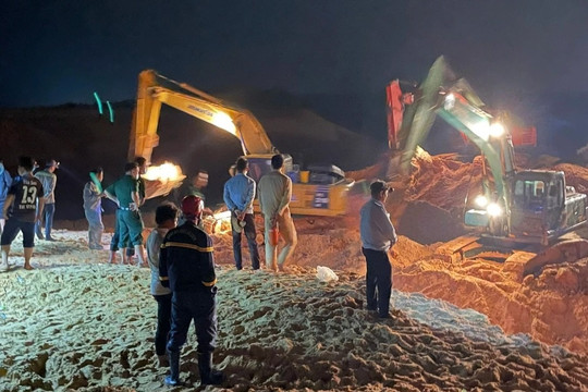 Sập bãi thải titan ở Bình Thuận, 4 công nhân bị vùi lấp