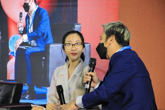 Giấc mơ 'phù thủy' của cô gái tiên phong