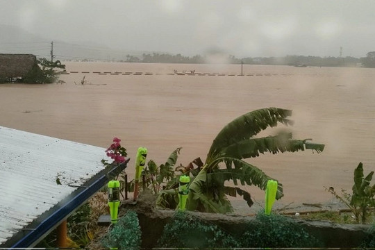 Bão Nesat nhấn chìm nhiều làng mạc ở Philippines