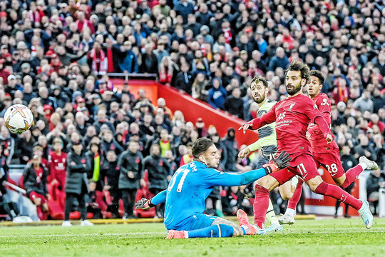 Salah chói sáng, Liverpool quật ngã Man City