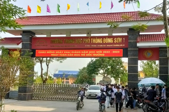Một trường ở Thanh Hóa thu hơn 10 triệu đồng mỗi học sinh đầu năm học