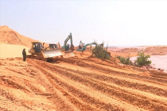 Thi thể công nhân thứ 3 vụ sạt lở mỏ titan ở Bình Thuận được tìm thấy