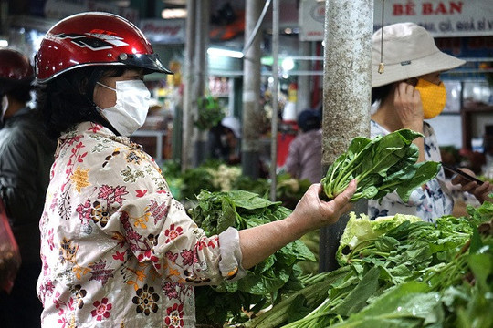 Sau lũ lịch sử, rau xanh ở Đà Nẵng tăng giá chóng mặt