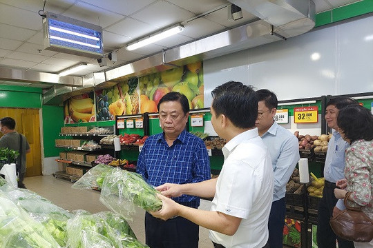 Bộ trưởng Lê Minh Hoan dành 12 tiếng thị sát vùng trồng, chợ đầu mối
