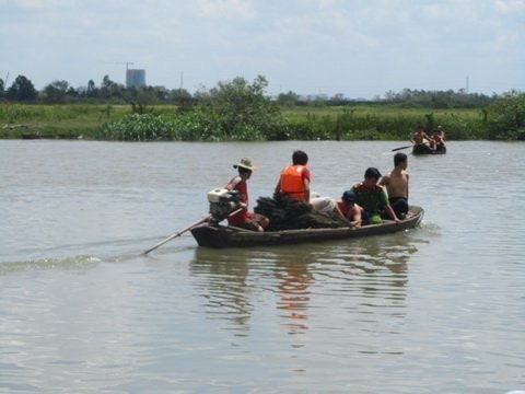 Bài 1: Đò lật úp trên sông, 3 trẻ em oan mạng