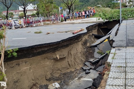 Đà Nẵng mất trắng gần 1.500 tỷ đồng trong trận ngập lụt lịch sử