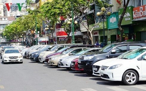 Thiếu bãi đỗ xe, Hà Nội không thể thu phí ô tô vào nội đô