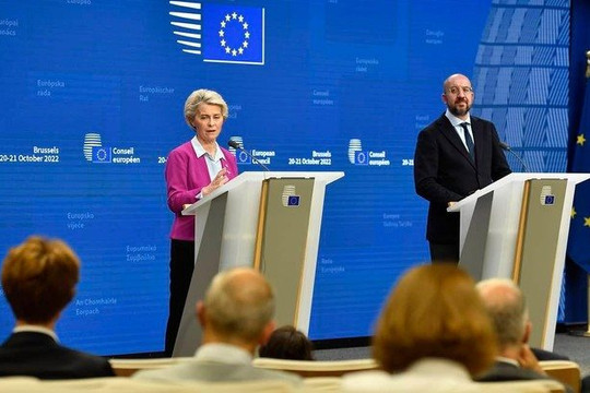 Liên minh châu Âu tìm lối thoát khỏi khủng hoảng năng lượng