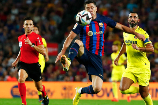 Lewandowski lập cú đúp, Barcelona thắng đậm Villarreal