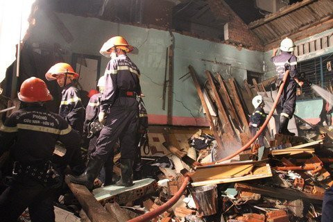 Bài 1: 10 người chết trong vụ nổ sập nhà ở TP.HCM