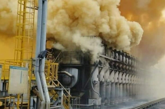 Quạt khí ở Formosa gặp sự cố, khói vàng bốc cao hàng chục mét