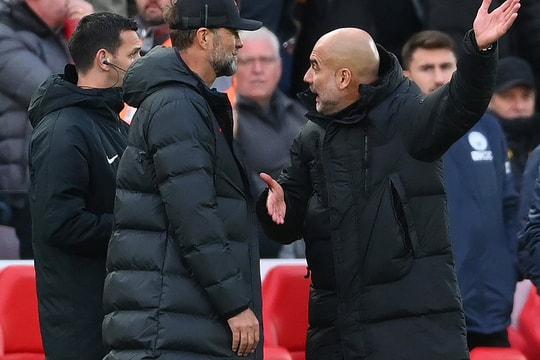 Pep Guardiola ‘lật tẩy’ chiêu trò của Jurgen Klopp ở Premier League