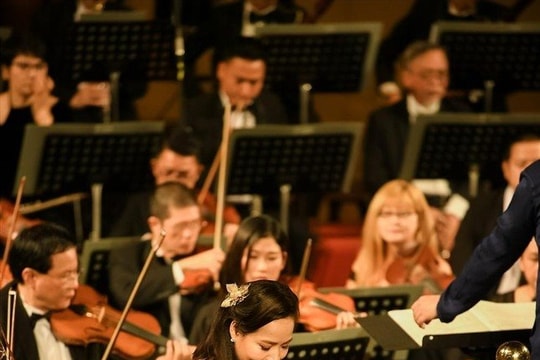 Tiến sĩ Cello đầu tiên ở Việt Nam chơi 'Bèo dạt mây trôi'