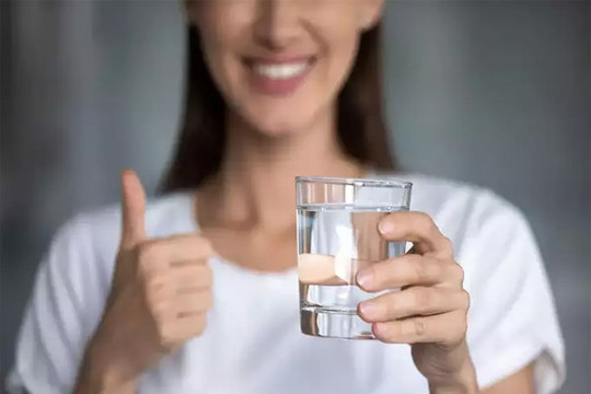 Uống đủ nước nhưng sai cách vẫn gây hại cho cơ thể