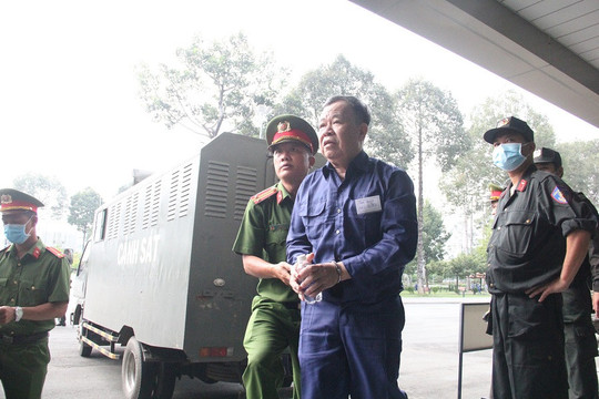 74 bị cáo hầu tòa trong vụ buôn lậu xăng ‘khủng’ ở Đồng Nai
